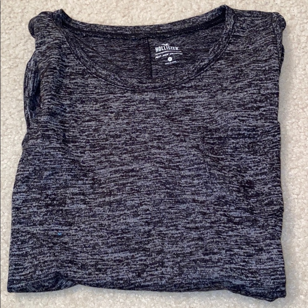 Hollister Black/Gray Tshirt. Size XS